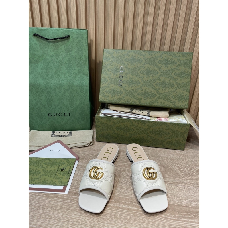 G*u*i slippers